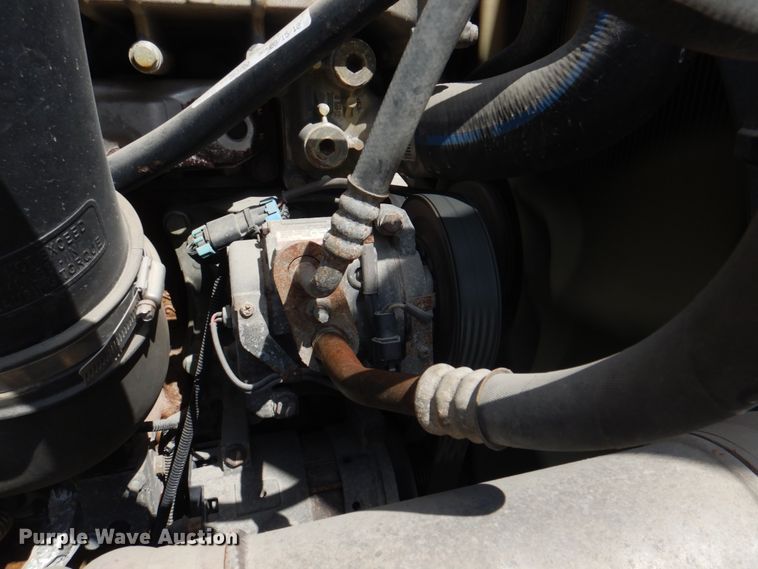 image for item JY9840 2013 Freightliner Cascadia 125  semi truck