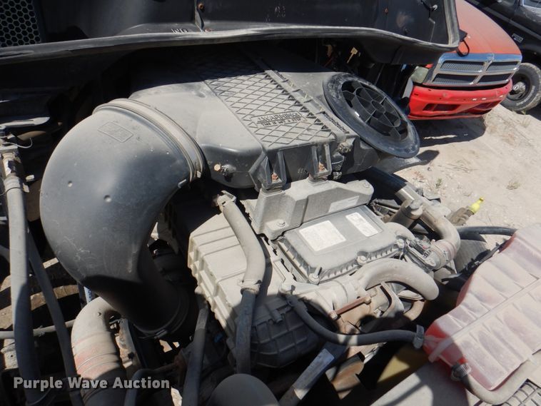 image for item JY9840 2013 Freightliner Cascadia 125  semi truck