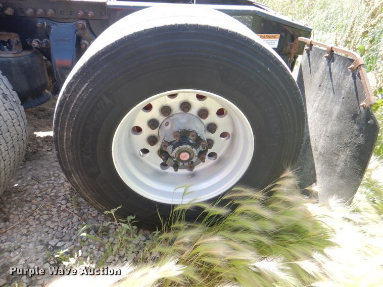 image for item JY9840 2013 Freightliner Cascadia 125  semi truck