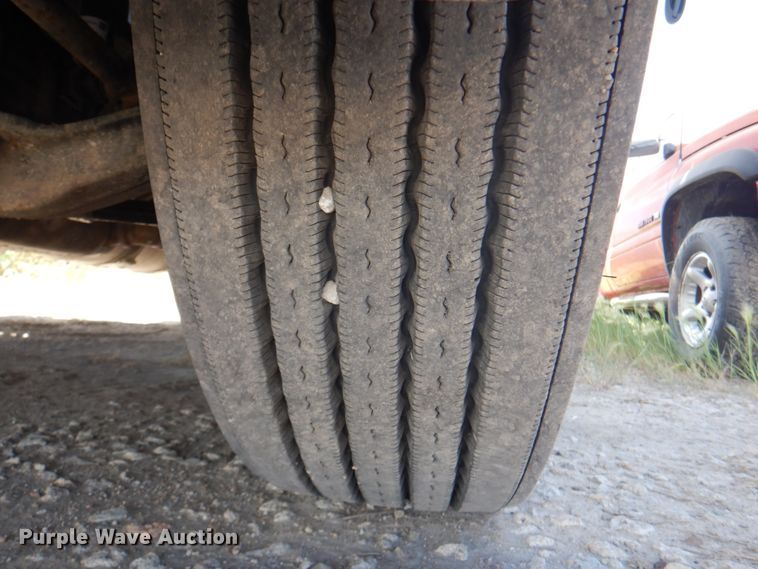 image for item JY9840 2013 Freightliner Cascadia 125  semi truck