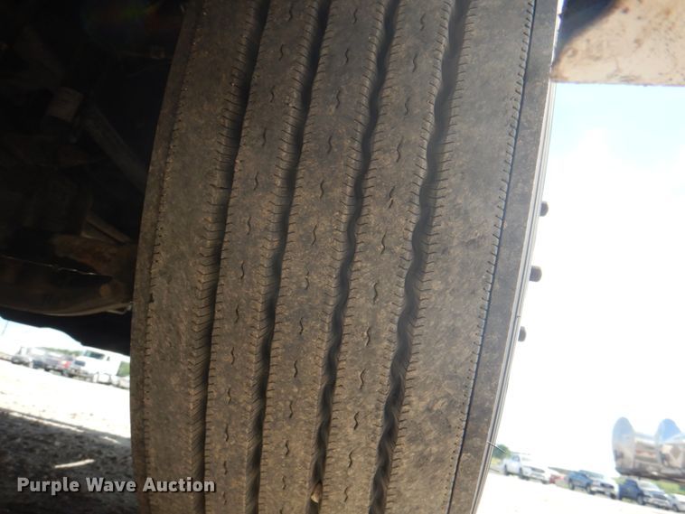 image for item JY9840 2013 Freightliner Cascadia 125  semi truck