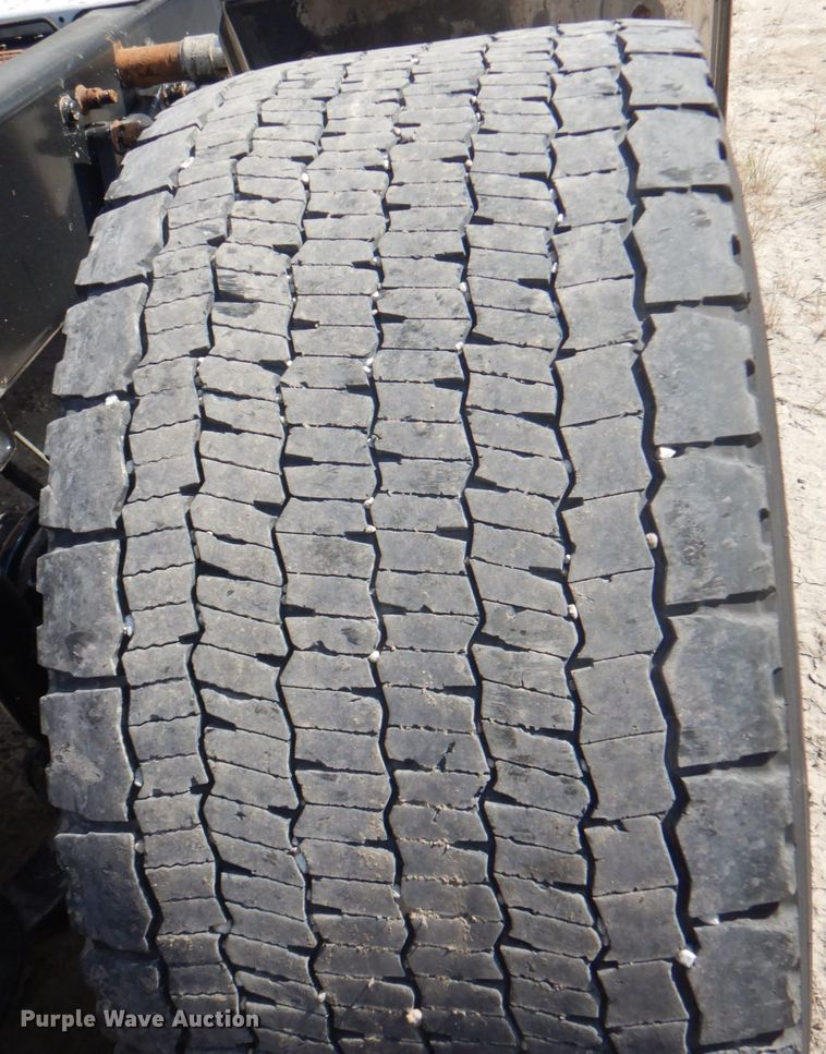 image for item JY9840 2013 Freightliner Cascadia 125  semi truck