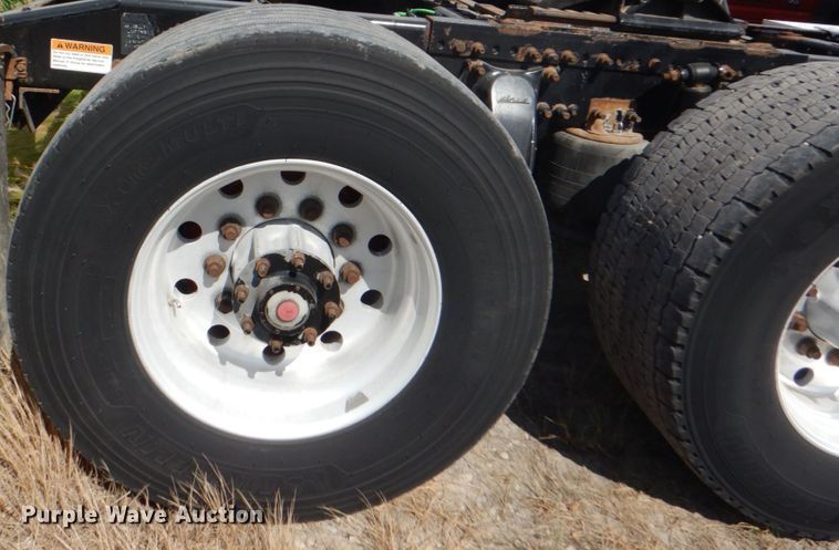 image for item JY9840 2013 Freightliner Cascadia 125  semi truck