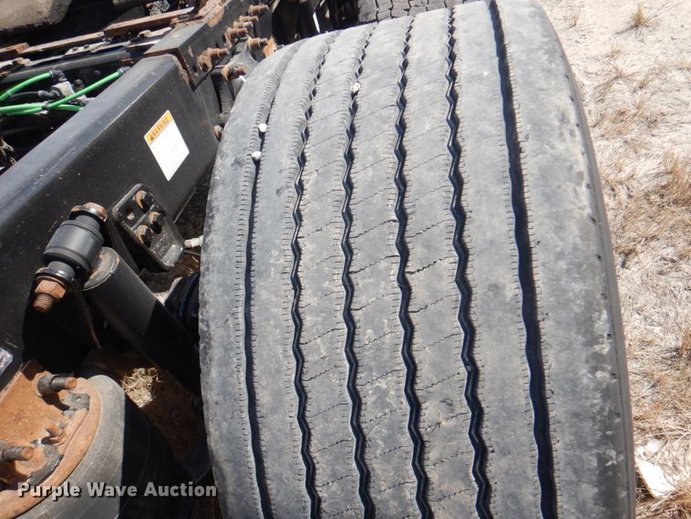 image for item JY9840 2013 Freightliner Cascadia 125  semi truck