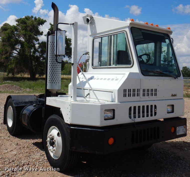 image for item JZ9978 2001 Ottawa CYT30  yard truck