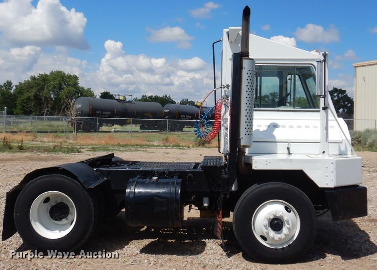 image for item JZ9978 2001 Ottawa CYT30  yard truck