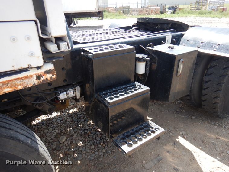 image for item JZ9978 2001 Ottawa CYT30  yard truck