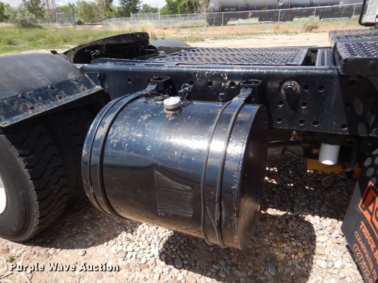 image for item JZ9978 2001 Ottawa CYT30  yard truck