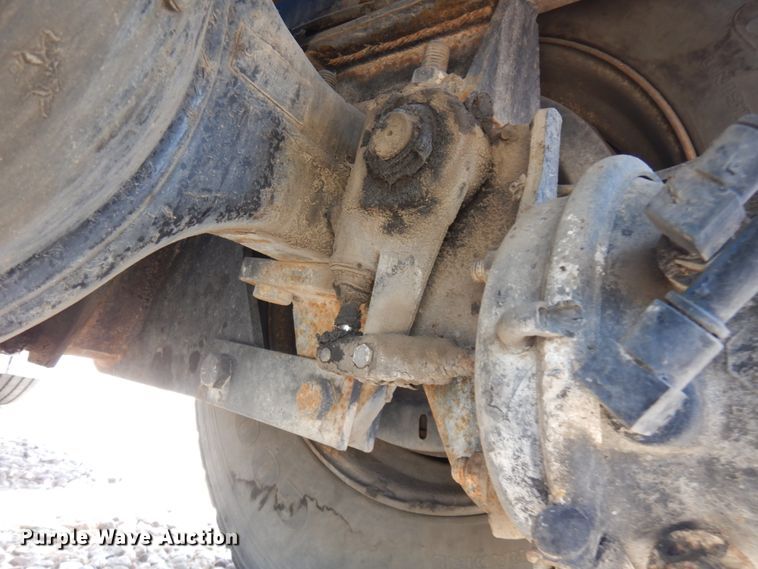 image for item JZ9978 2001 Ottawa CYT30  yard truck