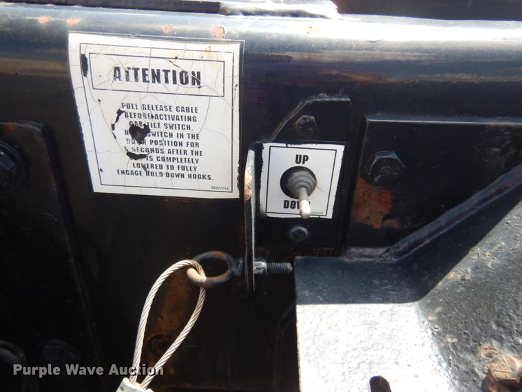 image for item JZ9978 2001 Ottawa CYT30  yard truck