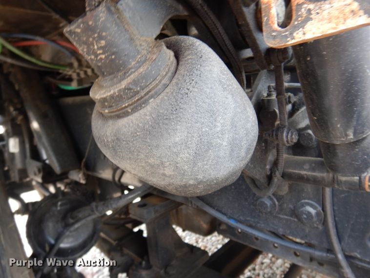 image for item JZ9978 2001 Ottawa CYT30  yard truck