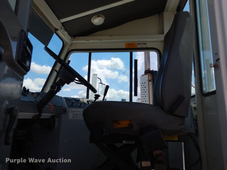 image for item JZ9978 2001 Ottawa CYT30  yard truck