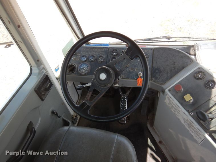 image for item JZ9978 2001 Ottawa CYT30  yard truck