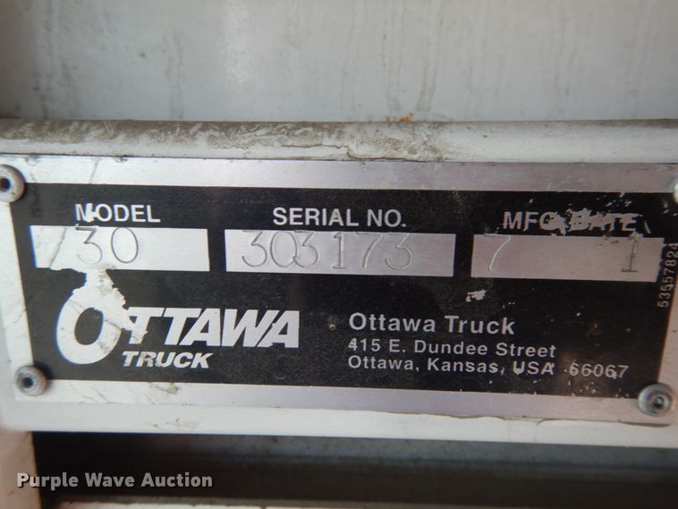 image for item JZ9978 2001 Ottawa CYT30  yard truck