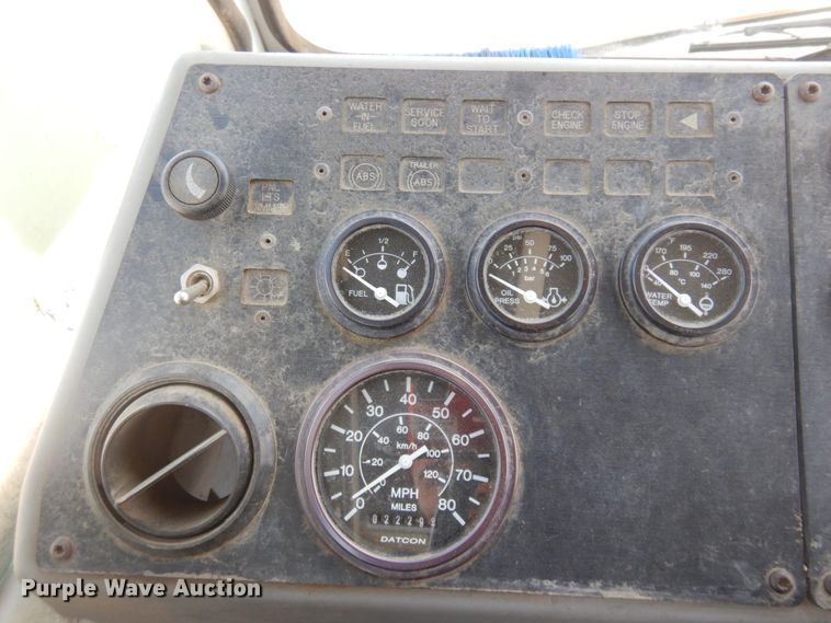 image for item JZ9978 2001 Ottawa CYT30  yard truck