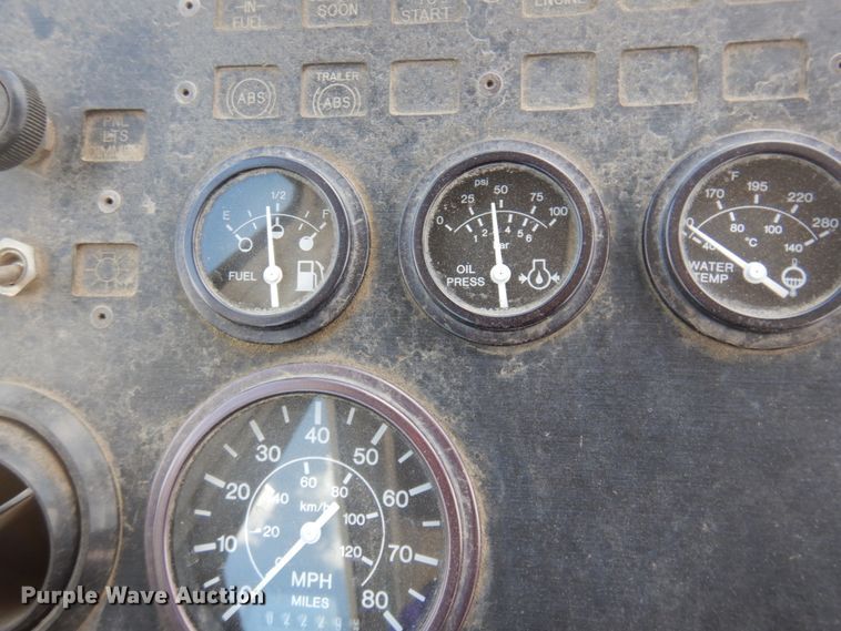 image for item JZ9978 2001 Ottawa CYT30  yard truck