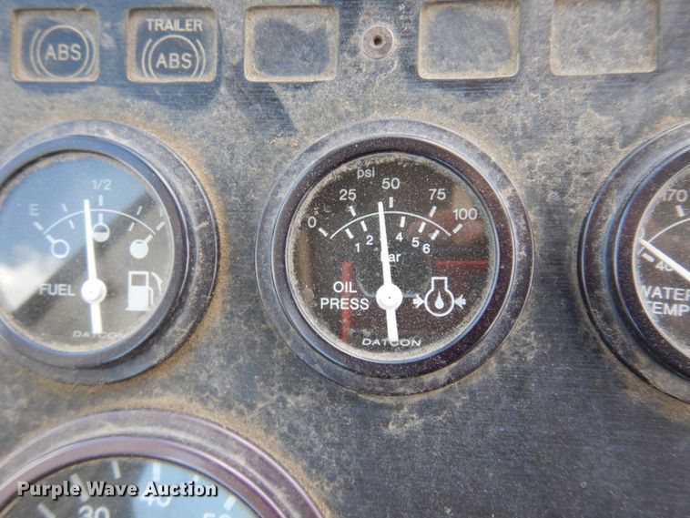 image for item JZ9978 2001 Ottawa CYT30  yard truck