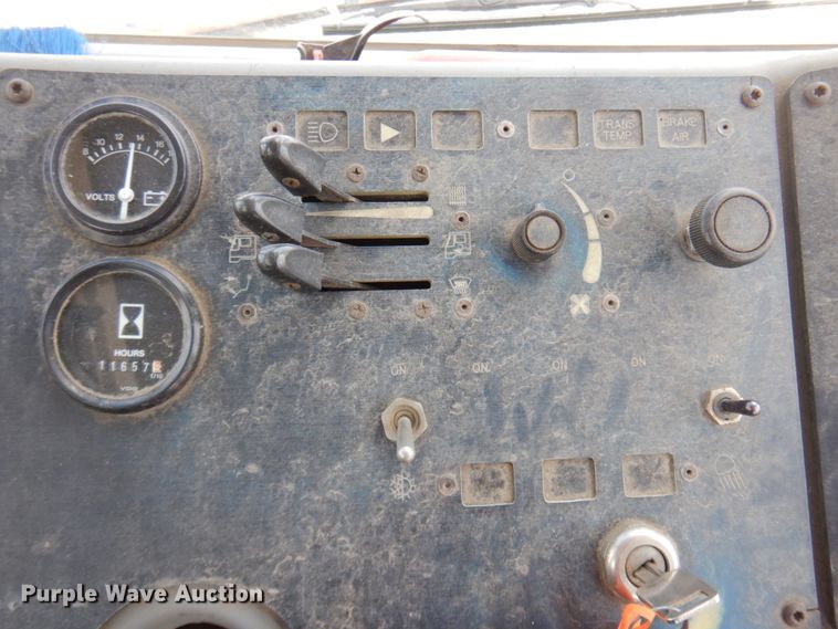 image for item JZ9978 2001 Ottawa CYT30  yard truck