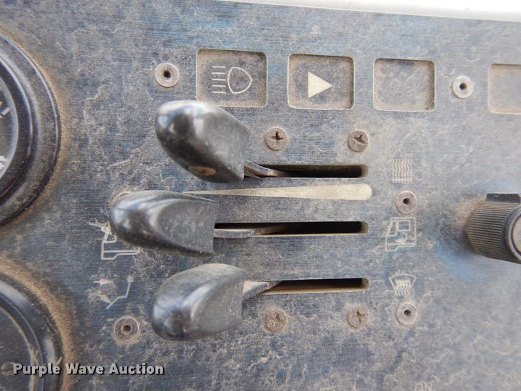 image for item JZ9978 2001 Ottawa CYT30  yard truck