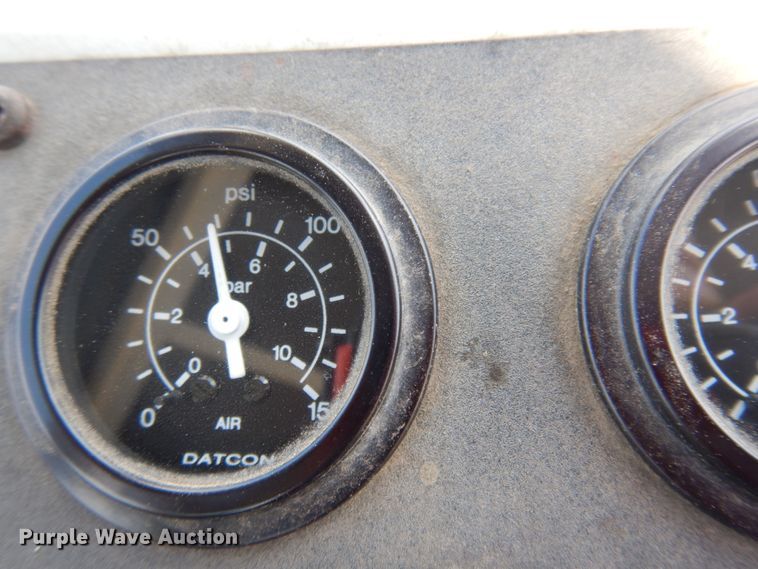 image for item JZ9978 2001 Ottawa CYT30  yard truck