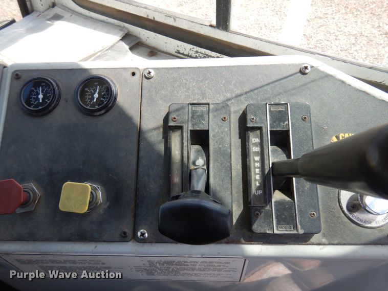 image for item JZ9978 2001 Ottawa CYT30  yard truck