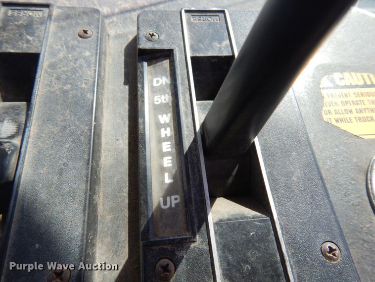 image for item JZ9978 2001 Ottawa CYT30  yard truck