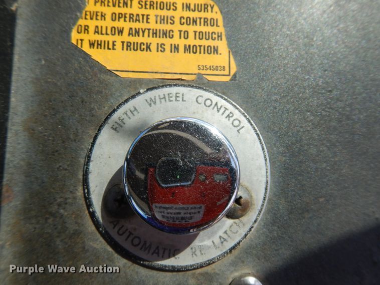 image for item JZ9978 2001 Ottawa CYT30  yard truck