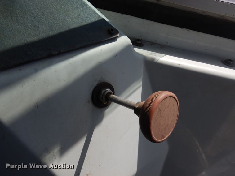 image for item JZ9978 2001 Ottawa CYT30  yard truck