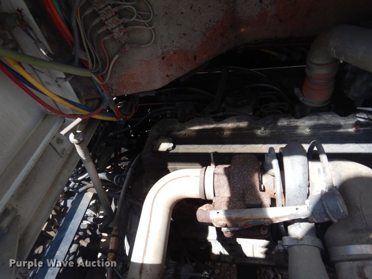 image for item JZ9978 2001 Ottawa CYT30  yard truck