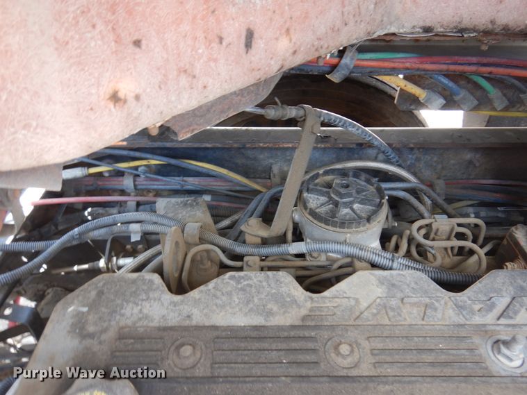 image for item JZ9978 2001 Ottawa CYT30  yard truck