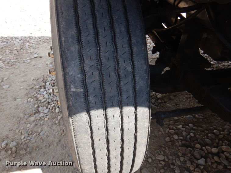 image for item JZ9978 2001 Ottawa CYT30  yard truck