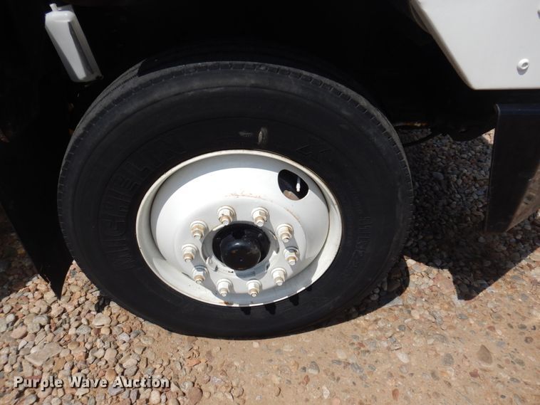 image for item JZ9978 2001 Ottawa CYT30  yard truck