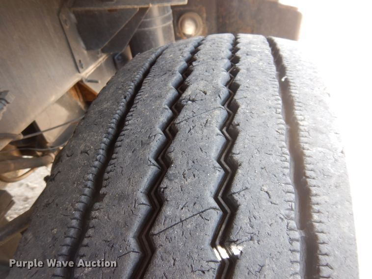 image for item JZ9978 2001 Ottawa CYT30  yard truck