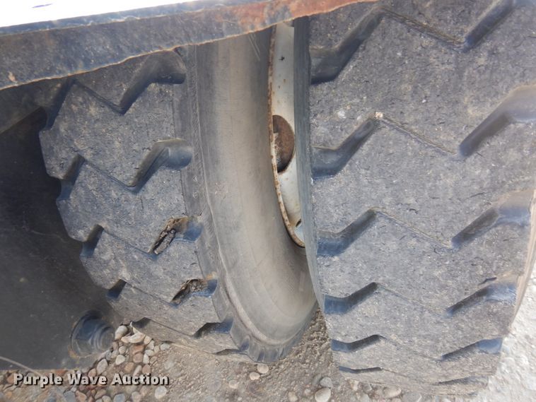 image for item JZ9978 2001 Ottawa CYT30  yard truck