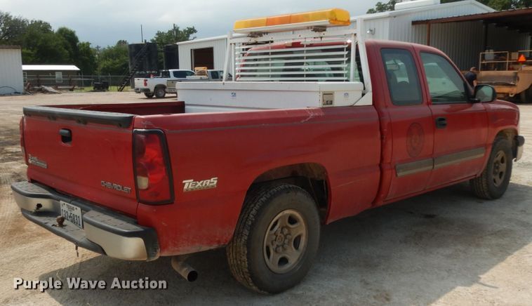 image for item DC2048 2004 Chevrolet Silverado 1500  Ext. Cab pickup truck