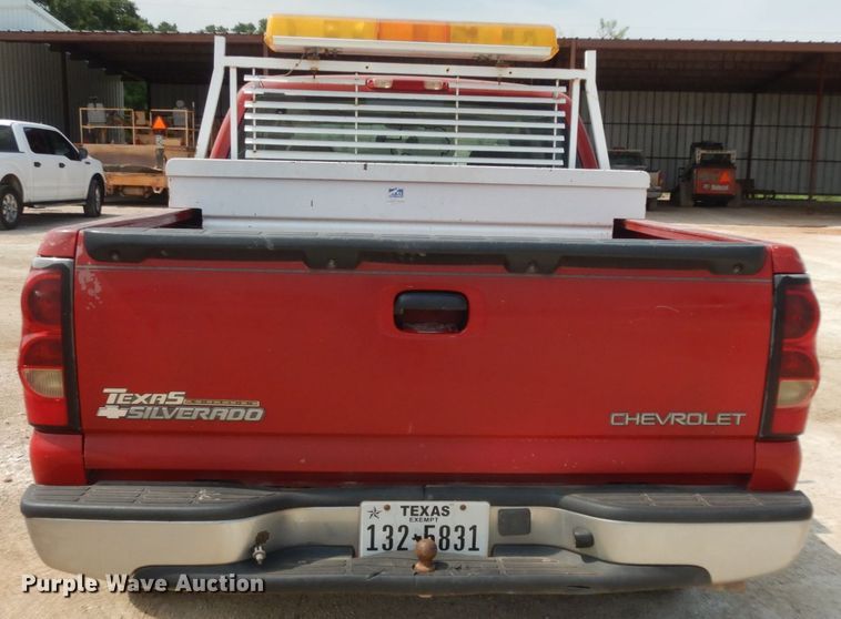 image for item DC2048 2004 Chevrolet Silverado 1500  Ext. Cab pickup truck