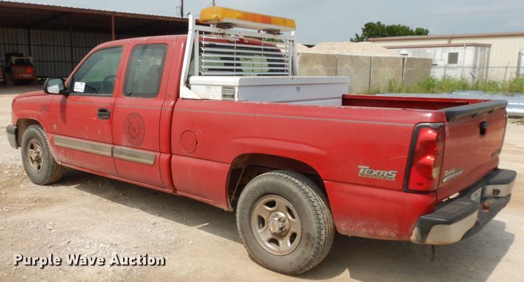 image for item DC2048 2004 Chevrolet Silverado 1500  Ext. Cab pickup truck