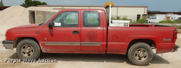 image for item DC2048 2004 Chevrolet Silverado 1500  Ext. Cab pickup truck