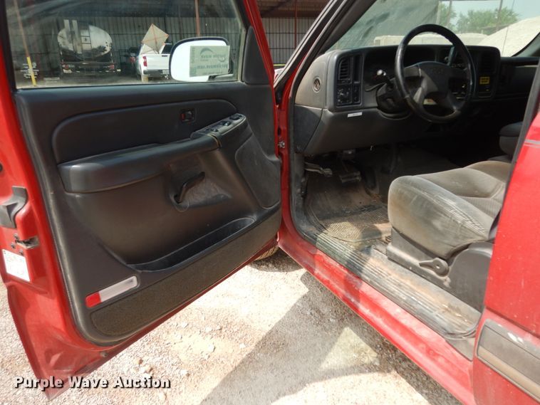 image for item DC2048 2004 Chevrolet Silverado 1500  Ext. Cab pickup truck