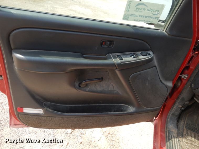 image for item DC2048 2004 Chevrolet Silverado 1500  Ext. Cab pickup truck