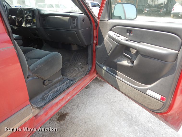 image for item DC2048 2004 Chevrolet Silverado 1500  Ext. Cab pickup truck