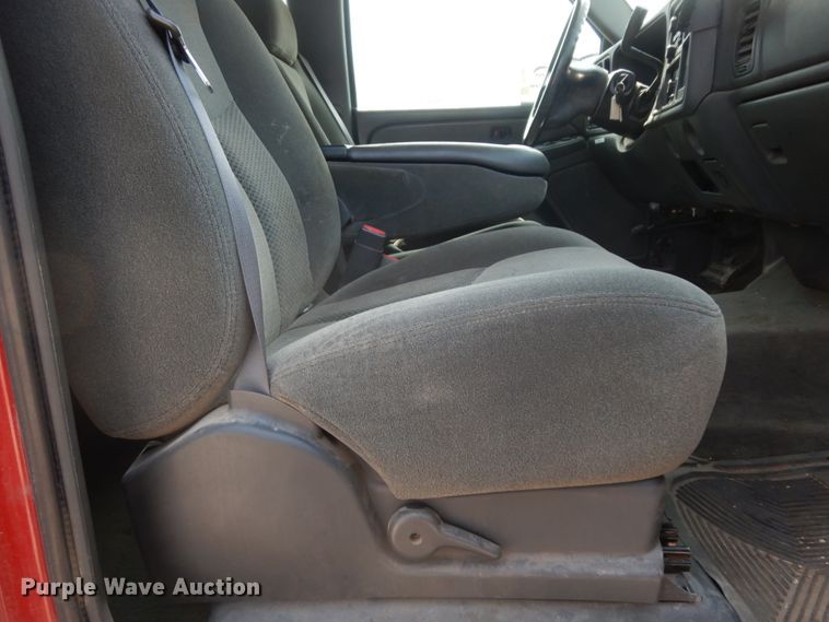 image for item DC2048 2004 Chevrolet Silverado 1500  Ext. Cab pickup truck