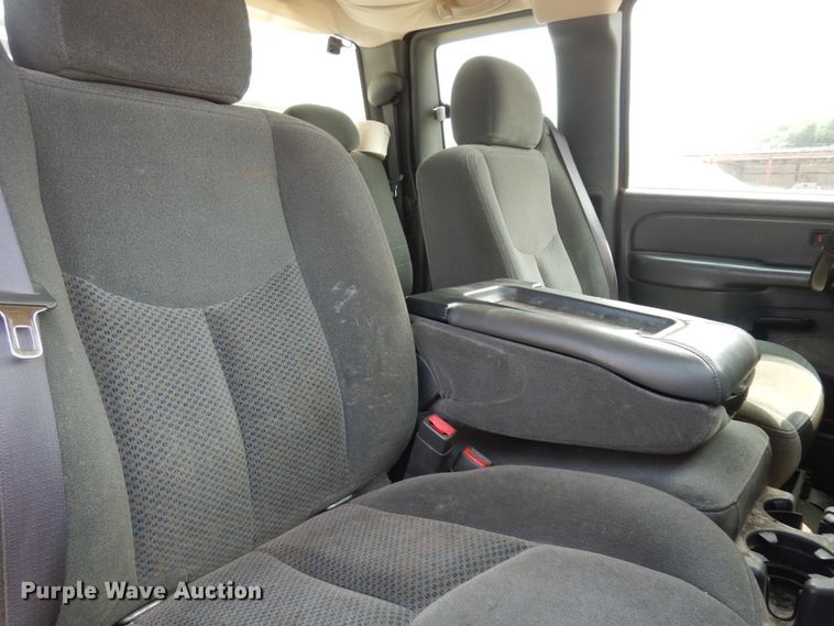 image for item DC2048 2004 Chevrolet Silverado 1500  Ext. Cab pickup truck