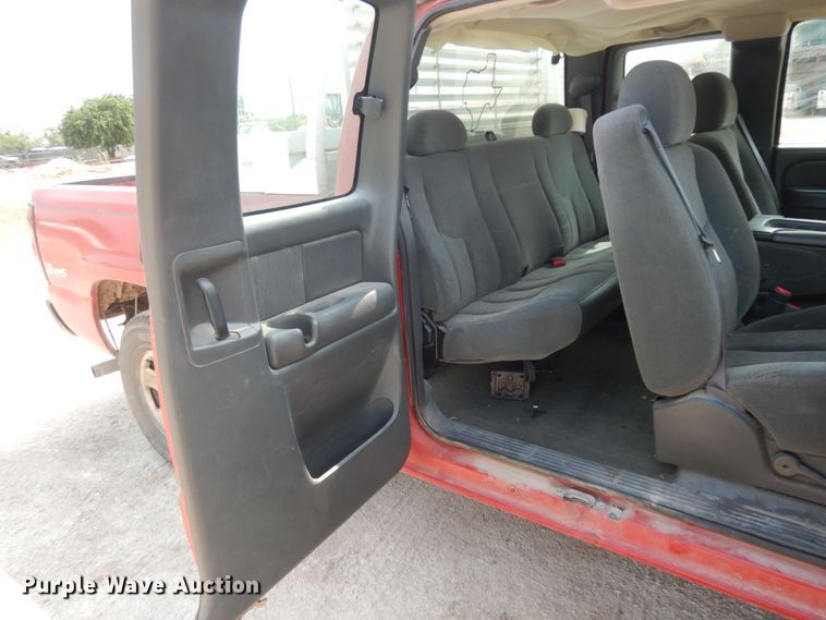 image for item DC2048 2004 Chevrolet Silverado 1500  Ext. Cab pickup truck