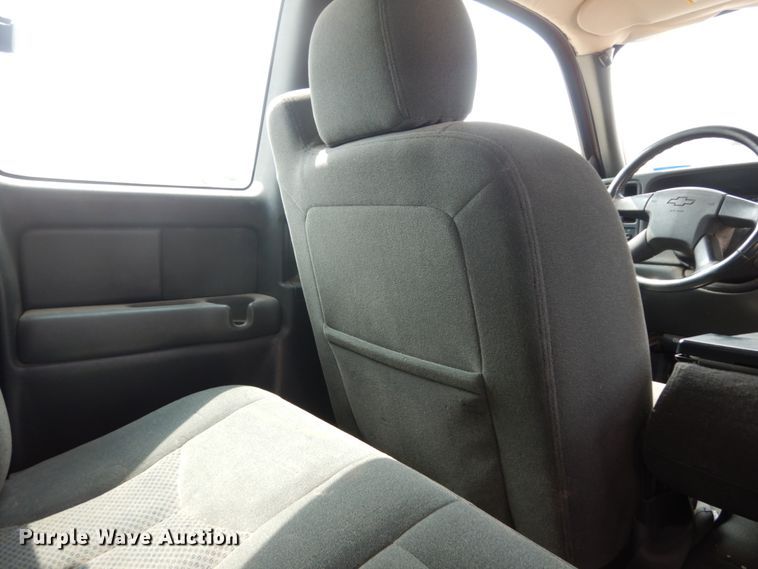 image for item DC2048 2004 Chevrolet Silverado 1500  Ext. Cab pickup truck