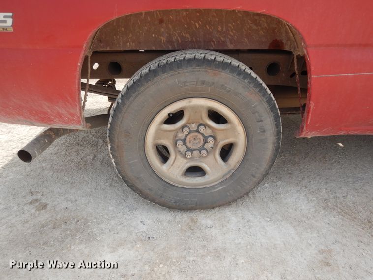 image for item DC2048 2004 Chevrolet Silverado 1500  Ext. Cab pickup truck