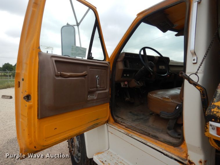 image for item DC2053 1986 Ford F8000  dump truck