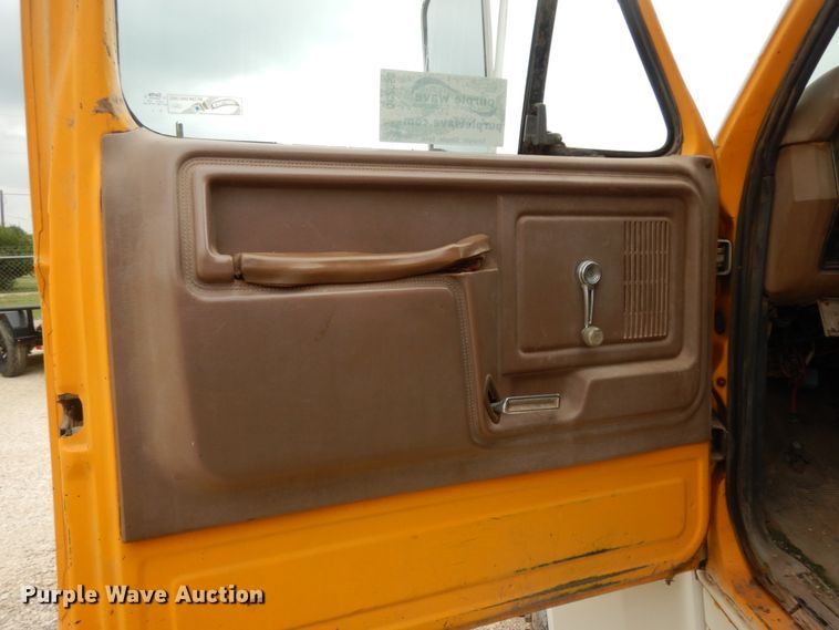 image for item DC2053 1986 Ford F8000  dump truck