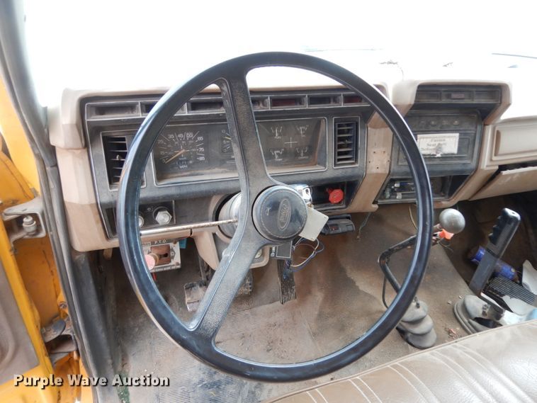 image for item DC2053 1986 Ford F8000  dump truck