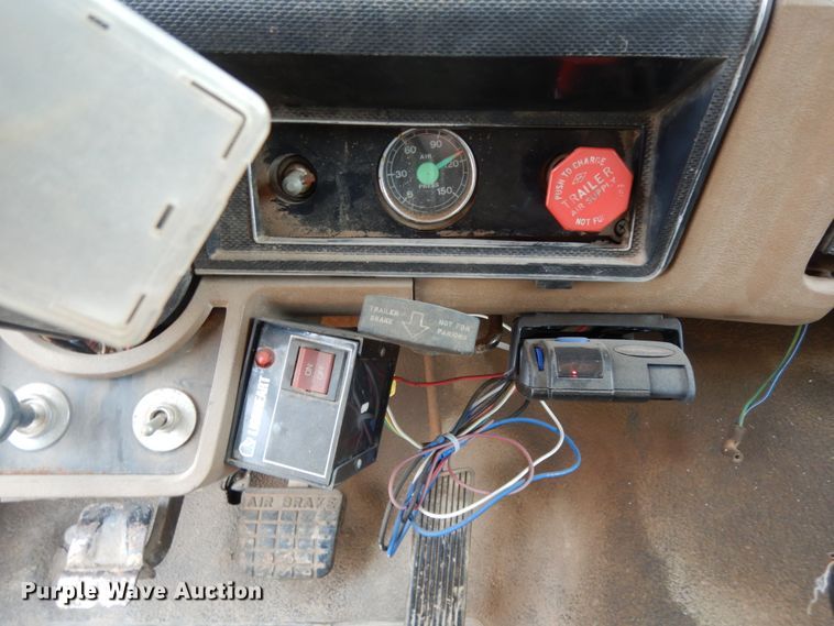 image for item DC2053 1986 Ford F8000  dump truck